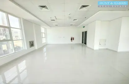 Empty Room image for: Office Space - Studio - 1 Bathroom for rent in Al Jazirah Al Hamra - Ras Al Khaimah, Image 1