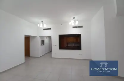 Empty Room image for: Apartment - 2 Bedrooms - 3 Bathrooms for rent in Blue Tower - Sheikh Zayed Road - Dubai, Image 1