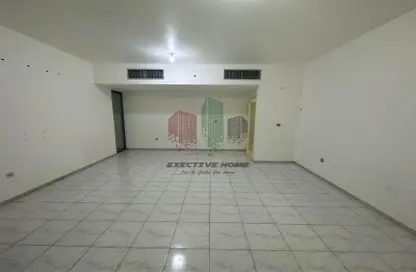 صورة لـ غرفة فارغة شقة - غرفة نوم - 1 حمام للايجار في برج فرحة - منطقة النادي السياحي - أبوظبي ، صورة رقم 1