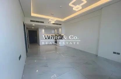 Empty Room image for: Apartment - 1 Bedroom - 2 Bathrooms for rent in Samana Golf Avenue - Dubai Studio City - Dubai, Image 1