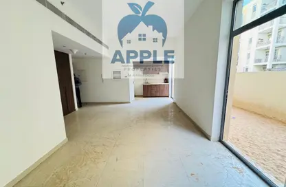 شقة - 1 حمام للايجار في ورود 2 - الزاهية - تجارية مويلح - الشارقة