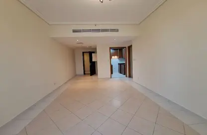 Apartment - 3 Bedrooms - 3 Bathrooms for rent in 21st Century Tower - Sheikh Zayed Road - Dubai