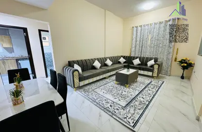 شقة - 2 غرف نوم - 2 حمامات للايجار في مساكن كورنيش عجمان - طريق كورنيش عجمان - عجمان