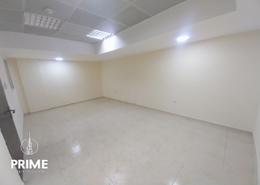 صورةغرفة فارغة لـ: شقة - 1 غرفة نوم - 2 حمامات للكراء في آل نهيان - أبوظبي, صورة 1