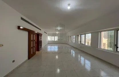 Apartment - 3 Bedrooms - 4 Bathrooms for rent in Emirates Tower - Hamdan Street - Abu Dhabi