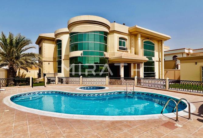 Spacious Villa with Swimming Pool and Elevator