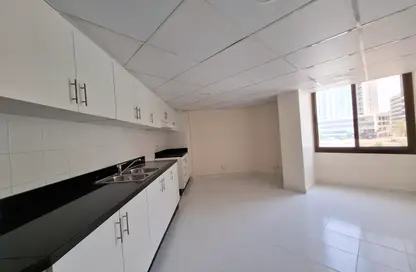 Apartment - 3 Bedrooms - 3 Bathrooms for rent in Silver Sands 1 - Mankhool - Bur Dubai - Dubai