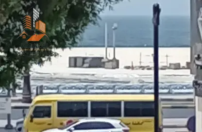 شقة - غرفة نوم - 2 حمامات للايجار في مساكن كورنيش عجمان - طريق كورنيش عجمان - عجمان