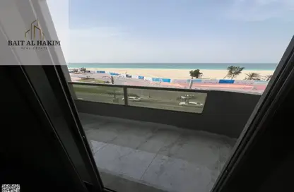 Apartment - 3 Bedrooms - 4 Bathrooms for rent in Corniche Tower - Ajman Corniche Road - Ajman