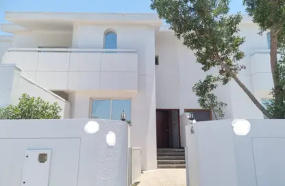 Villa - 4 Bedrooms - 4 Bathrooms for rent in Al Garhoud - Dubai