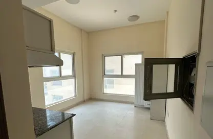 Apartment - Studio - 1 Bathroom for rent in Al Karama - Dubai