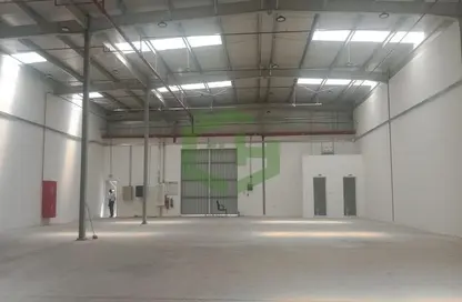 Warehouse - Studio - 2 Bathrooms for rent in RAS - Umm Ramool - Dubai