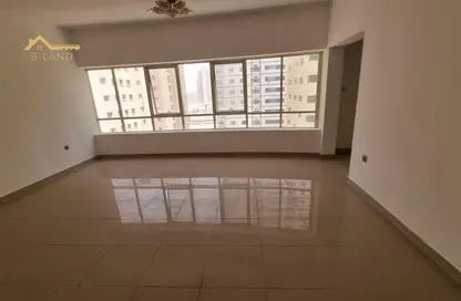 شقة - 3 غرف نوم - 4 حمامات للايجار في التعاون 2 - أبراج التعاون - الخان - الشارقة