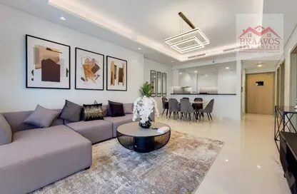 صورة لـ غرفة المعيشة / غرفة الطعام شقة - 2 غرف نوم - 3 حمامات للايجار في فندق ومساكن برج باراماونت - الخليج التجاري - دبي ، صورة رقم 1