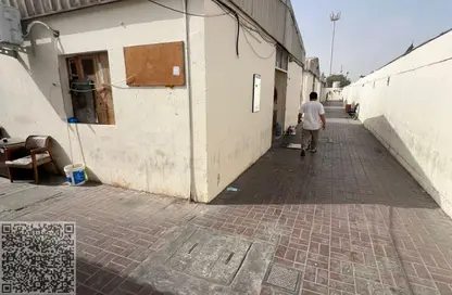 سكن عمال - استوديو - 6 حمامات للايجار في بناية اس جي 10 - المنطقة الصناعية رقم 10 - المنطقة الصناعية بالشارقة - الشارقة