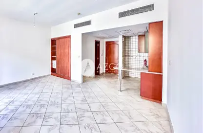 Apartment - 1 Bathroom for rent in Barton House 1 - Barton House - Motor City - Dubai