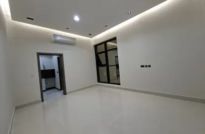 شقة - 1 حمام للايجار في مدينة الرياض - أبوظبي