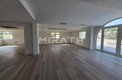 Villa - 4 Bedrooms - 5 Bathrooms for rent in Jumeirah 1 Villas - Jumeirah 1 - Jumeirah - Dubai
