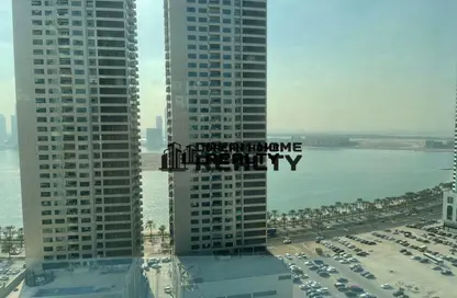 شقة - 2 غرف نوم - 2 حمامات للايجار في ابراج روز - الخان - الشارقة