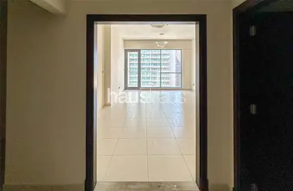 Apartment - 2 Bedrooms - 3 Bathrooms for rent in Bahwan Tower Downtown - Downtown Dubai - Dubai