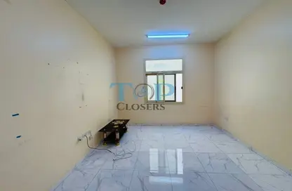 شقة - غرفة نوم - 2 حمامات للايجار في المطارد - العين