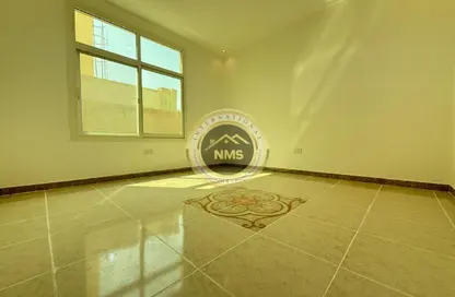 شقة - غرفة نوم - 1 حمام للايجار في فلل المشرف - المشرف - أبوظبي شقة - غرفة نوم - 1 حمام للايجار في فلل المشرف - المشرف - أبوظبي