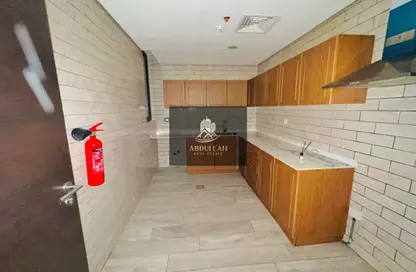 شقة - 2 غرف نوم - 3 حمامات للايجار في سراب 2 - الجادة - الشارقة