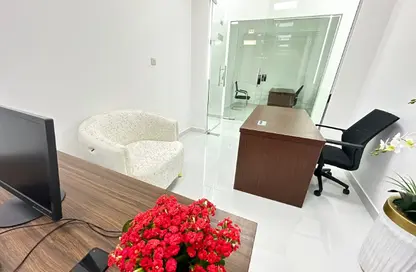 Office Space - Studio - 1 Bathroom for rent in Red Avenue - Al Garhoud - Dubai
