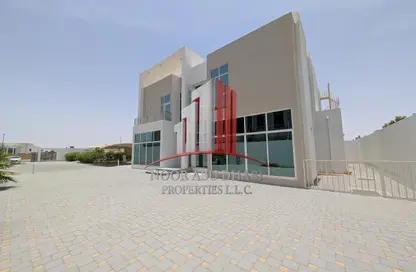 فيلا - 5 غرف نوم - 8 حمامات للايجار في البطين - العين