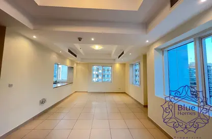 شقة - 2 غرف نوم - 3 حمامات للايجار في برج بن هندي - منخول - بر دبي - دبي