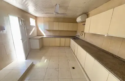 Villa - 4 Bedrooms - 3 Bathrooms for rent in Al Sabkha - Al Riqqa - Sharjah