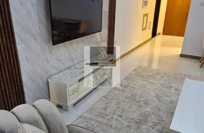 Apartment - 1 Bedroom - 2 Bathrooms for rent in Corniche Tower - Ajman Corniche Road - Ajman