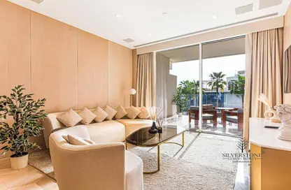 Living Room image for: Apartment - 2 Bedrooms - 2 Bathrooms for sale in FIVE Palm Jumeirah - Palm Jumeirah - Dubai, Image 1