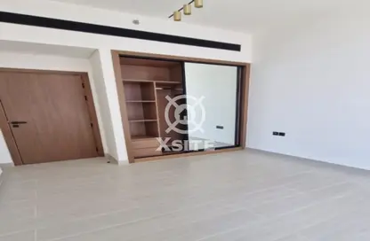شقة - غرفة نوم - 2 حمامات للايجار في بن غاطي أزور - قرية الجميرا سركل - دبي