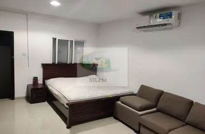 Room / Bedroom image for: Apartment - 1 Bathroom for rent in Al Bateen - Abu Dhabi, Image 1