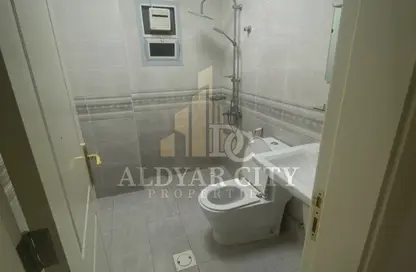 شقة - غرفة نوم - 2 حمامات للايجار في مساكن كورنيش عجمان - طريق كورنيش عجمان - عجمان