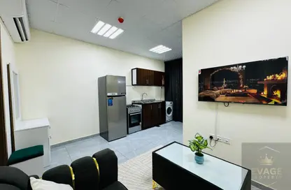 شقة - 1 حمام للايجار في مساكن كورنيش عجمان - طريق كورنيش عجمان - عجمان