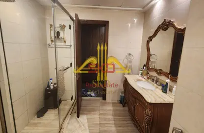Apartment - 3 Bedrooms - 4 Bathrooms for sale in Executive Towers - Business Bay - Dubai