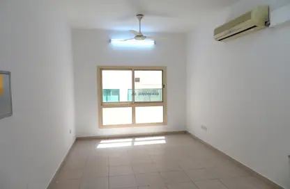 Empty Room image for: Apartment - 1 Bathroom for rent in Al Souk Al Kabeer - Bur Dubai - Dubai, Image 1