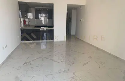 شقة - غرفة نوم - 2 حمامات للايجار في جولدن دريم برج 1 - منطقة 18 - قرية الجميرا سركل - دبي