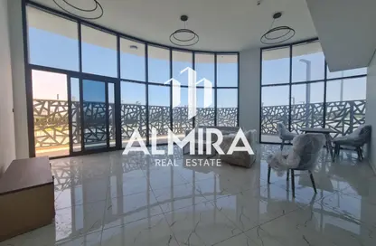 Apartment - 2 Bedrooms - 2 Bathrooms for rent in The Gate - Masdar City - Abu Dhabi