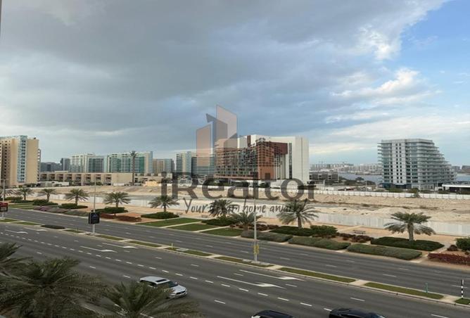 Spacious 2 BR Apartment in Al Raha Lofts