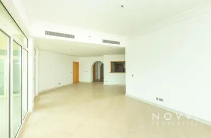 Apartment - 3 Bedrooms - 4 Bathrooms for rent in Al Khudrawi - Shoreline Apartments - Palm Jumeirah - Dubai
