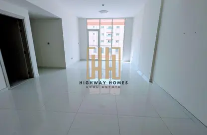 شقة - 2 غرف نوم - 3 حمامات للايجار في بناية مويليح 3 - مويلح - الشارقة شقة - 2 غرف نوم - 3 حمامات للايجار في بناية مويليح 3 - مويلح - الشارقة