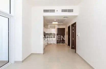 صورة لـ استقبال / بهو شقة - غرفة نوم - 2 حمامات للبيع في بوابة بن غاطي - الجداف - دبي ، صورة رقم 1