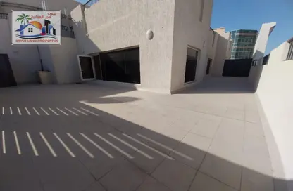 Apartment - 2 Bedrooms - 3 Bathrooms for rent in Al Qulaya'ah - Al Sharq - Sharjah