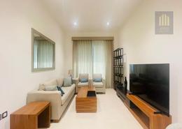 صورةغرفة المعيشة لـ: شقة - 3 غرف نوم - 5 حمامات للكراء في ذا فلاجشيب تو - السطوة - دبي, صورة 1