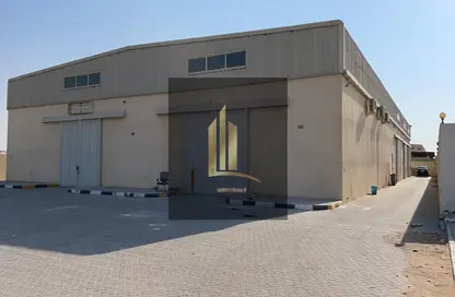 مستودع - استوديو - 4 حمامات للبيع في الصجعة الصناعية - آلصجعه - الشارقة