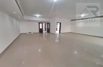 صورة لـ غرفة فارغة فيلا - 4 غرف نوم - 6 حمامات للايجار في مركز محمد بن زايد - مدينة محمد بن زايد - أبوظبي ، صورة رقم 1
