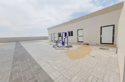 مستودع - استوديو - 2 حمامات للايجار في البليده - البطائح - الشارقة